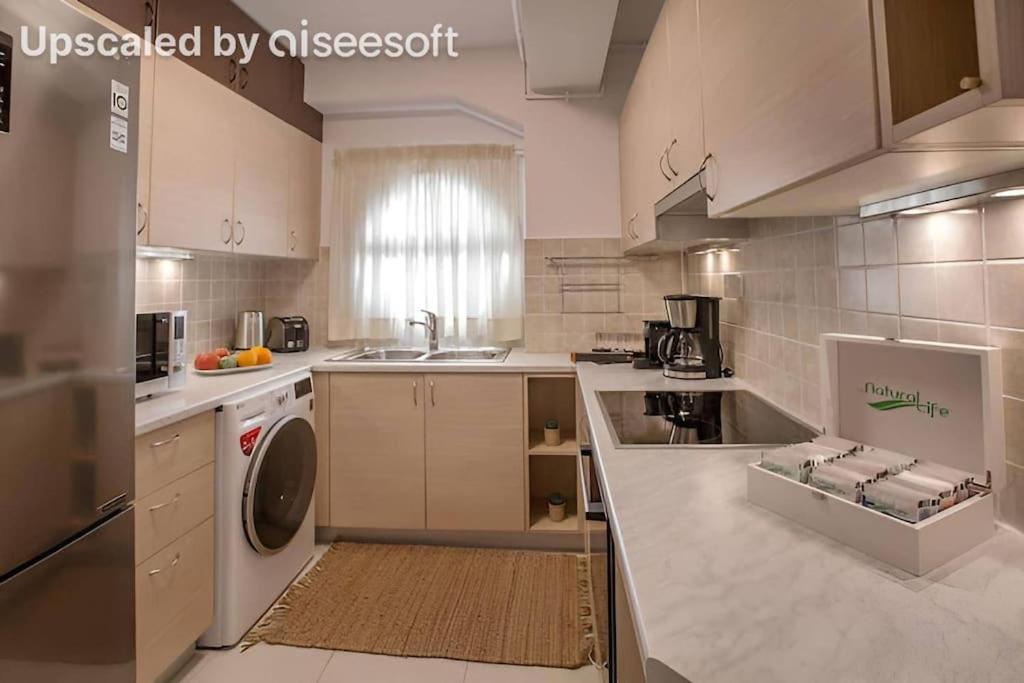 Modern Apartment In The Heart Of The City Atena Exterior foto